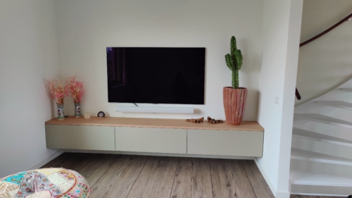 Zwevend tv-meubel