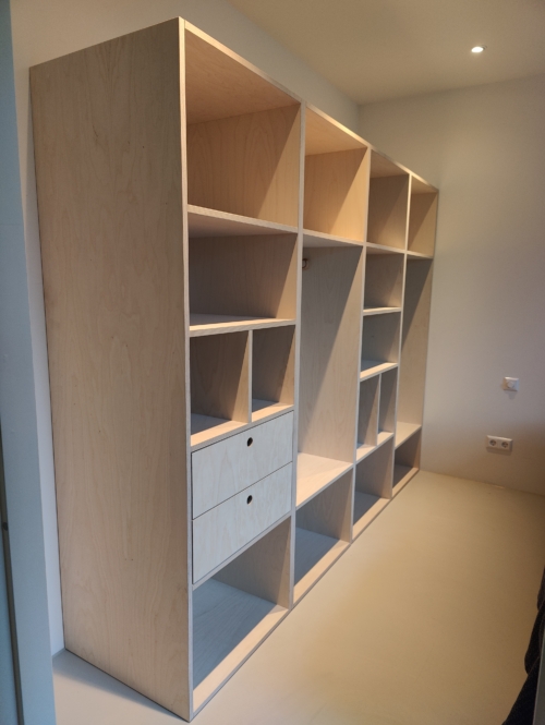 Kasten van lichte houtkleur op maat