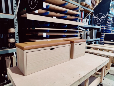 Bankjes met opbergbakken