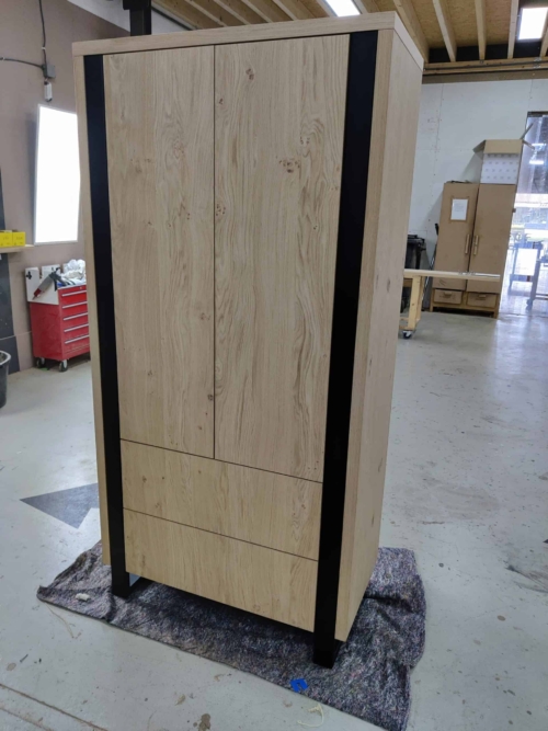 Legkast met push-to-open lades