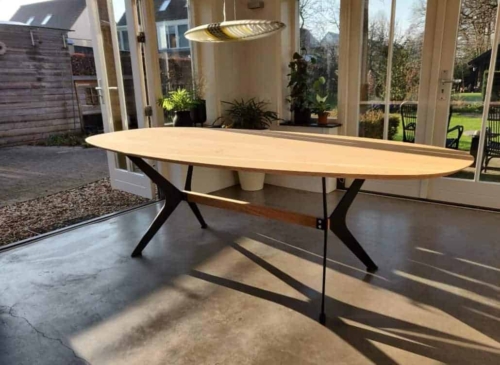 Rond ovaal met slanke vlinder