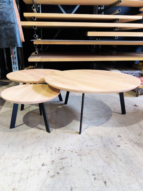 Salontafel met dunne poot